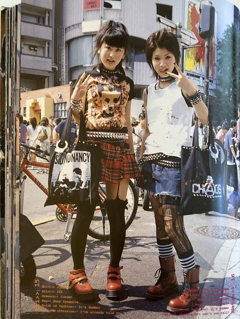 Japan Punk Aesthetic, Chinese Alternative Fashion, Japanese Punk Aesthetic, 80s Japan Fashion, Japan 80s Fashion, Fruits Magazine Fashion, 1980s Japanese Fashion, Harajuku Fashion Street 90s, Japanese 2000s Fashion