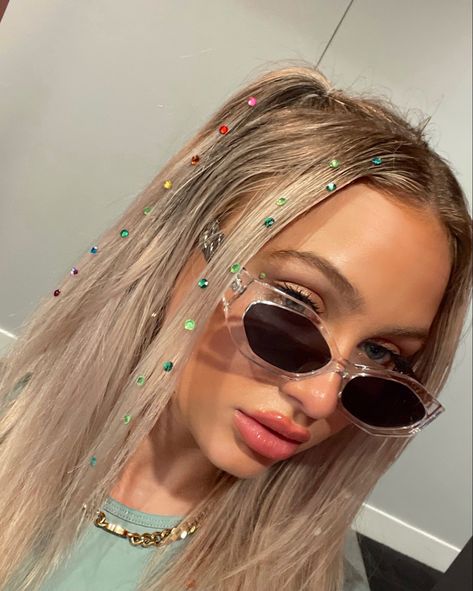 #hairstyles #hairideas #hairgems #hairidea2022 #aesthetic #trendyhairstyle #gems #fashion2022 #hair #blondehair Half Down Pigtails, Half Up Half Down Pigtails, Cochella Hair, Harry Styles Concert Outfit, Coachella Hair, Gem Hair, Festival Make Up, Concert Hairstyles, Harry Styles Outfit