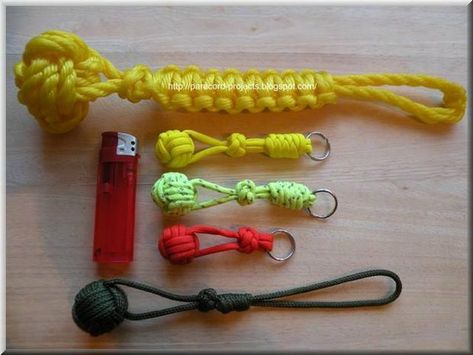 25 DIY Paracord Monkey Fist Instructions Monkey Fist Keychain, Monkey Knot, Paracord Monkeyfist, Cord Projects, Toy Parachute, Knot Keychain, Monkey Fist Knot, Diy Survival, Paracord Accessories