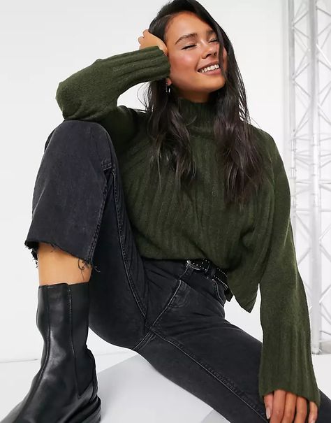 Dark Green Turtleneck Outfit, Green Turtleneck Outfit, Dark Green Turtleneck, Black Chunky Knit Sweater, Wide Sleeve Sweater, Brown Crewneck, Chunky Sweater Cardigan, Green Turtleneck Sweater, Turtleneck Outfit