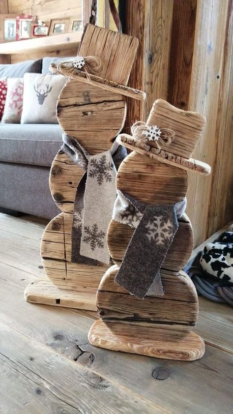 Woodworking Christmas Decorations, Winter Pallet Projects, Snowman Crafts Wood, Rustic Wood Snowman, Christmas Modge Podge Ideas, Holiday Woodworking Ideas, Winter Woodworking Projects, Xmas Wood Projects, Scroll Saw Crafts