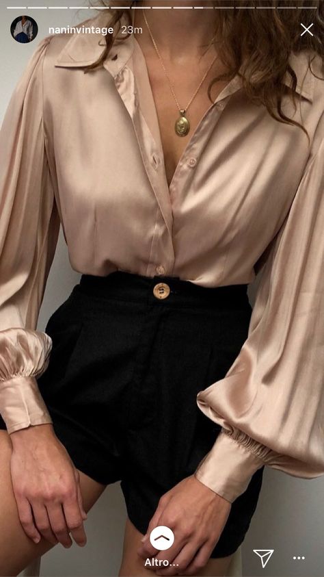 Champagne Shirt Outfit, Nude Shirt Outfit, Vintage Fashion Outfits, Blouse Outfit Ideas, Vintage Casual Outfits, Champagne Blouse, Silk Top Outfit, Satin Shirt Outfit, Silk Blouse Outfit