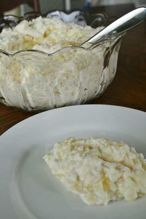 The recipe for today is another one that our family had a lot when I was a kid. Grandma made glorified rice a lot, but I’m not sure if it was this Glorified Rice Jell-O. I didn’t even k… Glorified Rice, Congealed Salad, Rice Salad Recipes, Rice Pudding Recipes, Jello Dessert Recipes, Rice Desserts, Lemon Jello, Jello Desserts, Rice Side Dishes