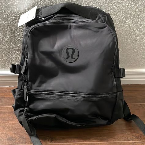 LULULEMON NEW CREW BACKPACK (black) Black Lulu Backpack, Lululemon New Crew Backpack, Lululemon Bookbag, Lululemon Backpack For School, Lululemon Backpack Aesthetic, Black School Bag Aesthetic, Lulu Lemon Backpack, Black Backpack Aesthetic, Cosmology School