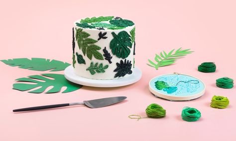 This Embroidery-Inspired Cake Is Covered in Greens | Craftsy Cake Plants Design, Buttercream Greenery, Plant Cakes Ideas, Cupcakes Decoration Tutorial, Baileys Cake, 12th Birthday Cake, Succulent Cake, Lace Cookies, Unique Birthday Cakes