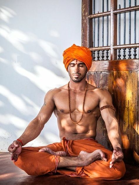 Exotic Men, Hata Yoga, Yoga Poses For Men, Yoga Men, Meditation Poses, Types Of Meditation, Tai Chi Chuan, Indian Men, Indian Man