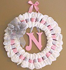 Diaper Wreath Tutorial, Baby Shower Wreath, Diaper Wreath, Diaper Gifts, Boy Baby Shower Ideas, Baby Wreath, Baby Shower Crafts, Shower Diy