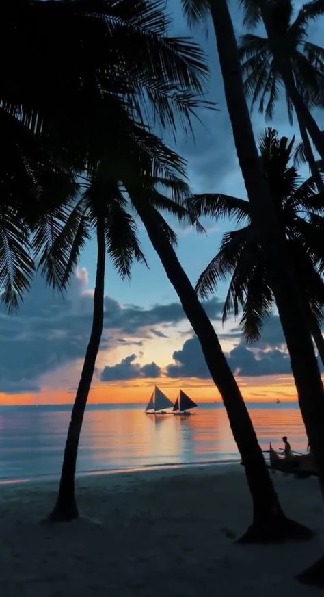 Boracay Aesthetic, Philippines Wallpaper, Boracay Sunset, Philippines Aesthetic, Philippines Boracay, Philippines Destinations, Sunset Family Photos, Dreamy Sunset, Boracay Philippines