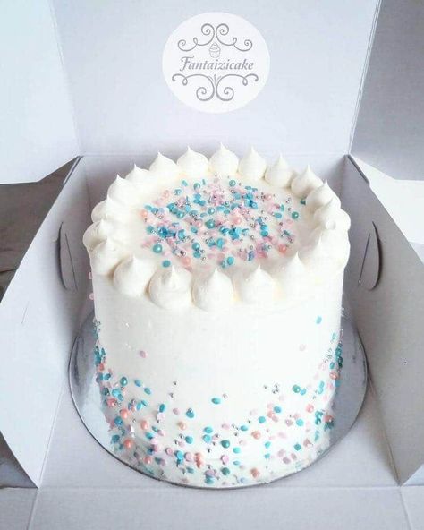 Gender Revel Cake, Gender Reveal Dessert, Baby Reveal Cakes, Simple Gender Reveal, Baby Gender Reveal Party Decorations, Gender Reveal Cupcakes, Gender Reveal Cake, Pretty Birthday Cakes, Cute Birthday Cakes