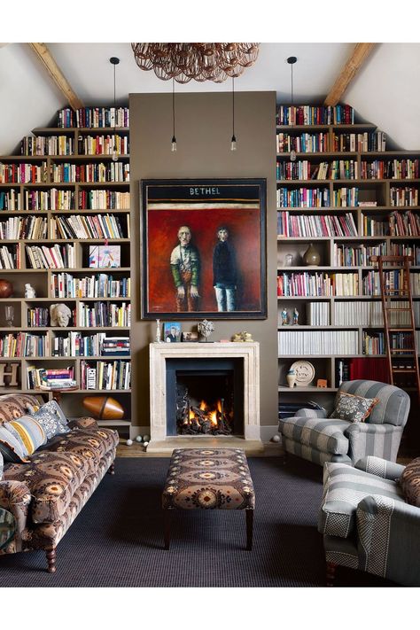 Modern Victorian Interiors, Floor To Ceiling Bookshelves, Victorian Interior, Modern Victorian, Design Salon, Living Room Bookcase, Home Libraries, Inviting Home, House Garden