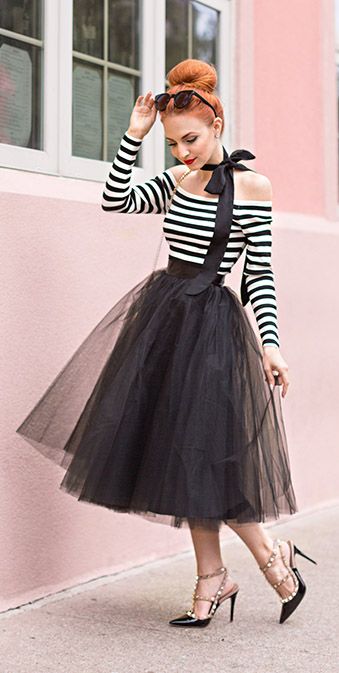 French Party Outfit, French Fancy Dress, Tulle Skirt Outfits, Black Midi Tulle Skirt, Black Tulle Skirt Outfit, Black Midi Skirts, Skirt Outfits Ideas, Tulle Outfit, Simple Glam