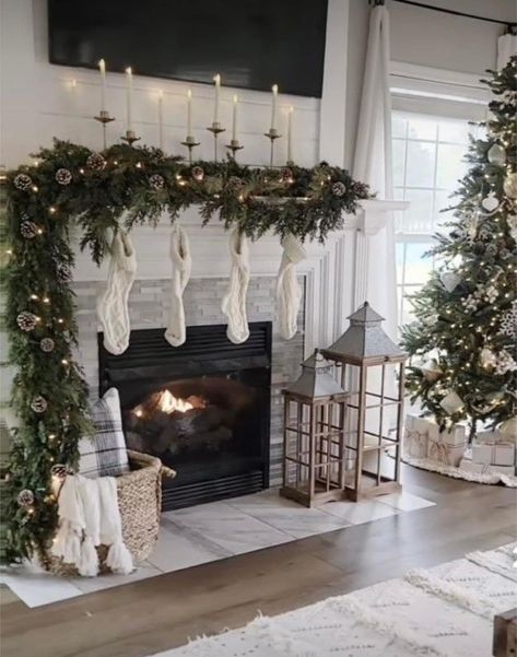 Classy Christmas Decor Apartment, Floor Christmas Decor, Cozy Chic Christmas Decor, Christmas Tree In Front Of Built Ins, Minimalist Christmas Outdoor Decor, Living Room Christmas Ideas, Cozy Neutral Christmas Decor, Simple Modern Christmas Decor, Christmas Decor Ideas For Outside