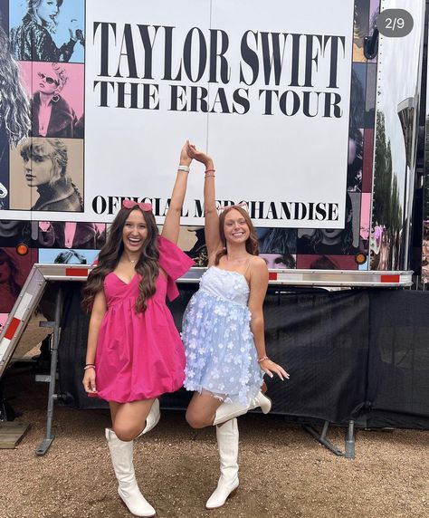 Eras Tour Instagram Post, Taylor Swift Concert Photos, Eras Tour Poses, Eras Tour Picture Ideas, Concert Poses, Fall Post, Eras Concert, Taylor Core, Era Tour