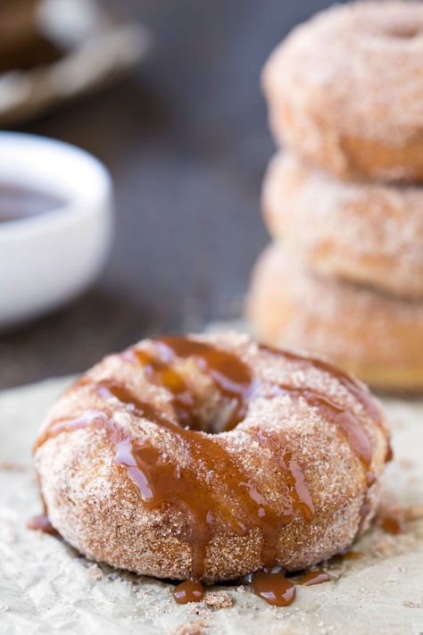 베이크 츄러스 도넛 Churro Donuts, Donut Pan, Homemade Donuts Recipe, Baked Donut Recipes, Butter Cinnamon, Homemade Donuts, Doughnut Recipe, Delicious Donuts, Chocolate Donuts