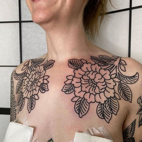 Traditional Flower Chest Tattoo Female, Bold Lines Tattoo, Chest Tattoo Female Traditional, Bold Ornamental Tattoo, Shoulder And Chest Tattoo, Feminine Chest Tattoo For Women, Traditional Chest Tattoo Female, Floral Stomach Tattoo, Unique Chest Tattoo Female