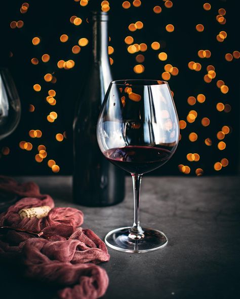 I like on the table/when we're speaking/the light of a bottle/of intelligent wine.-Pablo Neruda Nothing exciting to ramble about today. Hope everyone is doing well! ISO100F2.51/200sec35mmThe BTS of this shot is in my BTS highlight. . . . . . . . . . . . . . #moodyfoodphotography #moodyfoodie #darktablemood #stilllifefoodphotography #foodphotographyaspire #flatlayfoodphotography #whatsinyourbasket #bokeh #winephotography #redwine #thehub_lifestyle #hautescuisines #darkfoodphotography #eat Food Flatlay, Moody Food Photography, Dark Food Photography, Christmas Cheese, Glass Of Red Wine, Best Red Wine, Mulling Spices, Food Photoshoot, Wine Photography