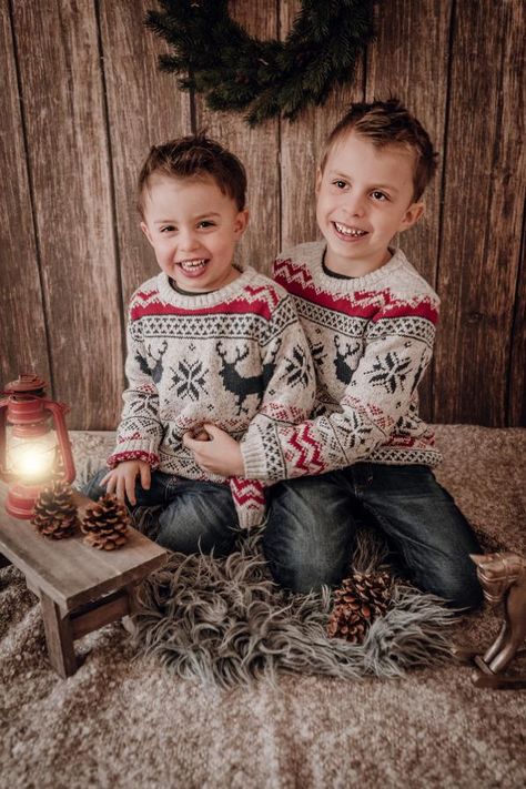 #Weihnachten #Shooting #familienfotos #familienbilder #Weihnachtsshooting #haarkranz #Baby #babyfotos #geschwister #weihnachtspullover #kleidung Christmas Sweaters, Twins, Outfit Inspo, Beauty