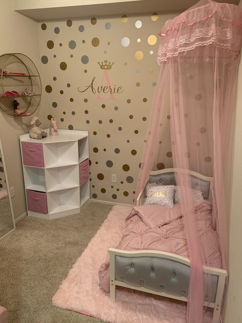 Mommy And Me Bedroom Ideas, Sharing Room With Toddler, Toddler Small Bedroom Ideas, Girly Toddler Bedroom, Barbie Bedroom Ideas, Home Decor Ideas Paint, Small Toddler Bedroom, Pink Toddler Rooms, Home Decor Ideas Apartment