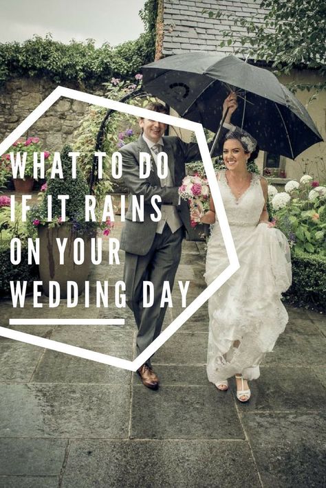 Wedding Photos When Its Raining, Outdoor Wedding Rain Ideas, Rain On Wedding Day Pictures, Rain Wedding Photos, Outside Wedding Ceremonies, Rain On Wedding Day, Wet Wedding, Rainy Wedding Photos, Wedding Umbrella