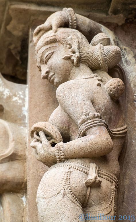 Khajuraho Temple, Ancient Indian Architecture, Indian Sculpture, Temple Art, Indian Temple, Ancient Sculpture, Ancient India, Ancient Aliens, Hindu Art