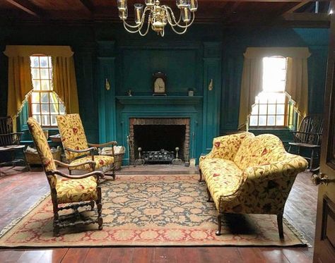 Colonial Home Interior, Big Houses Interior, Outlander Style, Homestead Decor, Teal Rooms, 18th Century House, Bts Pic, Country Lodge, Colonial Decor