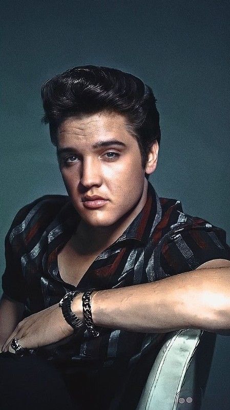 Elvis Photoshoot, Elvis Presley Aesthetic, Elvis Tattoo, Elvis Presley Films, Elvis Presley Christmas, Elvis Presley Wallpaper, Elvis Costume, Elvis Wallpaper, Elvis Has Left The Building