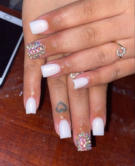 Short White Square Acrylic Nails With Rhinestones, White Short Nails With Rhinestones On Ring Finger, Short Nail Set With Rhinestones, Cute Short Acrylic Nails With Rhinestones, Cute Short Acrylic Nails Square With Rhinestones, Small Nails With Diamonds, Shorts Nails With Rhinestones, Short Nails Ideas With Diamonds, Short Nails With Rine Stones