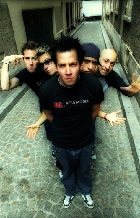 Old Simple Plan Simple Plan Wallpapers, Simple Plan Banda, Simple Plan Band, David Desrosiers, Pop Punk Aesthetic, 2000s Bands, Pretty Much Band, Metal Outfit, 2000s Punk