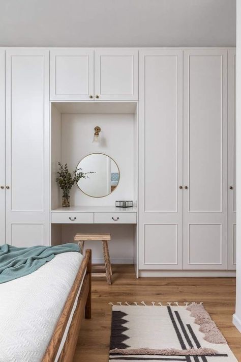 Closet Colour Ideas, Diy Built In Vanity, Built In Wardrobe Ideas With Vanity, Built In Wardrobe With Vanity, Wardrobe Built In, Built In Vanity In Bedroom, Built In Closet Wall Bedroom, Minimalist Bedroom Wardrobe, Built In Wardrobe Ideas