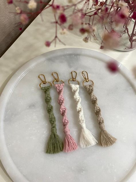 #macrame #keychain #gift #handmade #cotton #favors Christmas Gift Favors, Boho Wedding Favors, Shower Favors Bridal, Boho Wedding Favours, Bulk Gifts, Gift Favors, Bridesmaid Favors, Small Macrame, Macrame Keychain