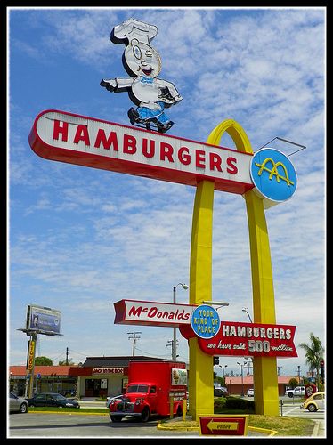 Old McDonalds | Here is the cool sign for the worlds oldest … | Flickr Mcdonalds Vintage, Road Trip Style, Toys Packaging, Vintage Fast Food, Green Stamps, Back To The 60s, Southwest Road Trip, Downey California, American Fast Food