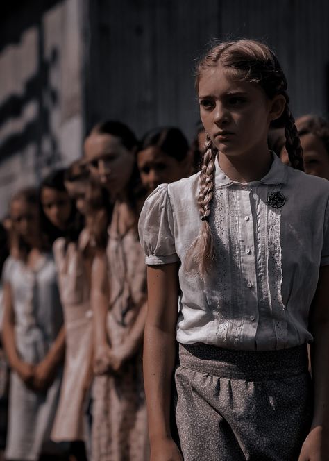 Hunger Games Theme, Primrose Everdeen, Regency Dresses, Games Aesthetic, District 12, Hunger Games 3, Hunger Games Series, Peeta Mellark, Light Film