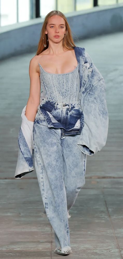 Denim Runway, Denim Tie Dye, Ombre Denim, Denim Tie, Wear Pearls, Womens Denim, Faded Denim, Denim Details, Tie Dye