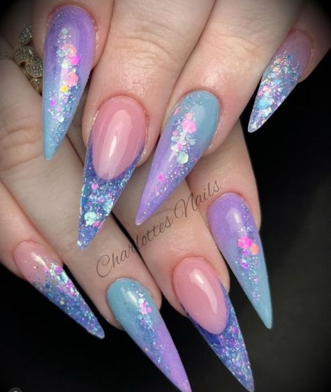 Spring Nails Stiletto Pastel, Spring Nails 2023 Stilleto, Stiletto Nails Designs Classy, Spring Nails Stiletto, Pointy Nails Designs, Stiletto Nails Designs Unique, Baddie Almond Nails, Staleto Nails, Trendy Nails Stiletto