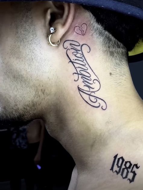 Girlfriend Name Tattoos For Men Neck, Neck Lettering Tattoo, Name Neck Tattoo, Back Of The Neck Tattoos, Sons Name Tattoos, Name Tattoos On Neck, Tattoo Nombres, Tato Nama, Script Ideas