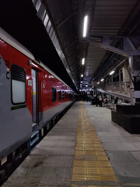 Train Food Snap, Indian Train Photography, Ac Train Snap, Train Journey Instagram Story, Train Photography Aesthetic, Dehradun Snapchat, Train Journey Aesthetic, Train Pictures Aesthetic, Ac Train