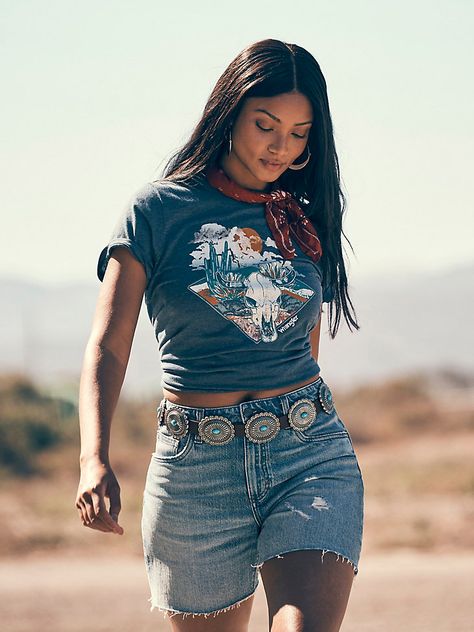 Women's Wrangler Retro® Western Cowgirl Short | Women's SHORTS & SKIRTS | Wrangler® Cowgirl Shorts, Summer Cowgirl Outfits, Western Womens Fashion, Western Summer, Modern Cowgirl, Western Clothes, Dad Shorts, Wrangler Shorts, Thomas Rhett