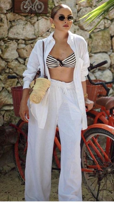 Outfits de Verano para Mujeres 2024 - Ideas de fotos Greece Day Outfits, Cabo San Lucas Outfits Summer, Classy Beach Outfit, Cancun Outfits, Pool Outfits, Timeless Fashion Pieces, Vacation Outfits Women, Hawaii Outfits, Vacay Outfits