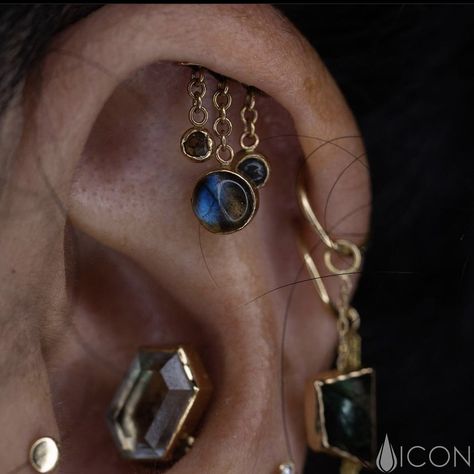 Ear Styling, Piercing Inspo, Cool Ear Piercings, Pretty Ear Piercings, Cool Piercings, Cute Ear Piercings, Accessory Ideas, Body Jewelry Piercing, Dope Jewelry