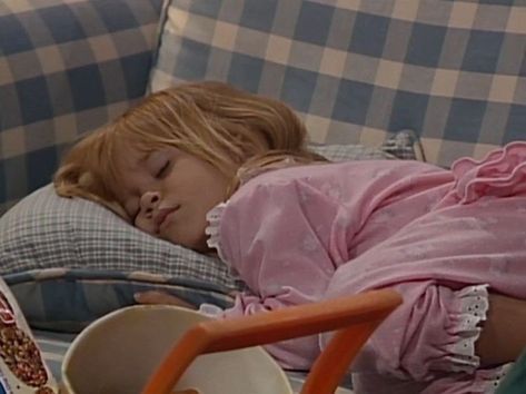 Famous Twins, Michelle Tanner, Childhood Pictures, Kids Mood, Fun Girl, Mary Kate Olsen, Ashley Olsen, Funny Profile, Mary Kate