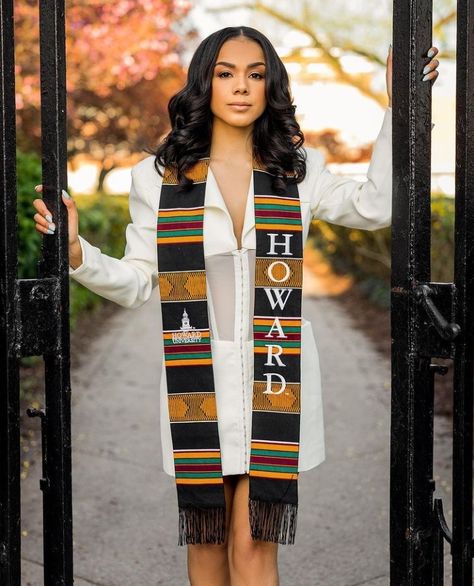 Howard Graduation Photoshoot, Howard Graduation Pictures, Howard Aesthetic, Graduation Pictures Outfits, Grad Picture Ideas, Graduation Pic Ideas, Nursing Graduation Pictures, Graduation Shoot, Graduation Pic