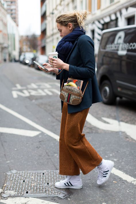 Chelsea Girls: London Street Style Looks Adidas, London Fashion Week Street Style, Tokyo Street Fashion, Chelsea Girls, London Street Style, Street Style Trends, London Street, Autumn Street Style, Street Style Inspiration