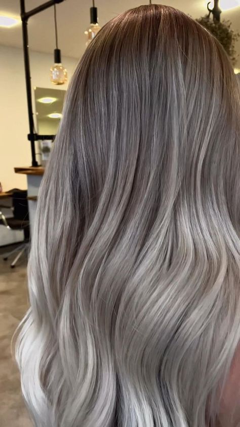 Ice Blonde Balayage, Pelo Color Ceniza, Hair Dye Balayage, Dark Ash Blonde Hair, Ash Blonde Hair Balayage, Blonde Balayage Hair, Ash Blonde Hair Colour, Silver Blonde Hair, Ash Blonde Balayage