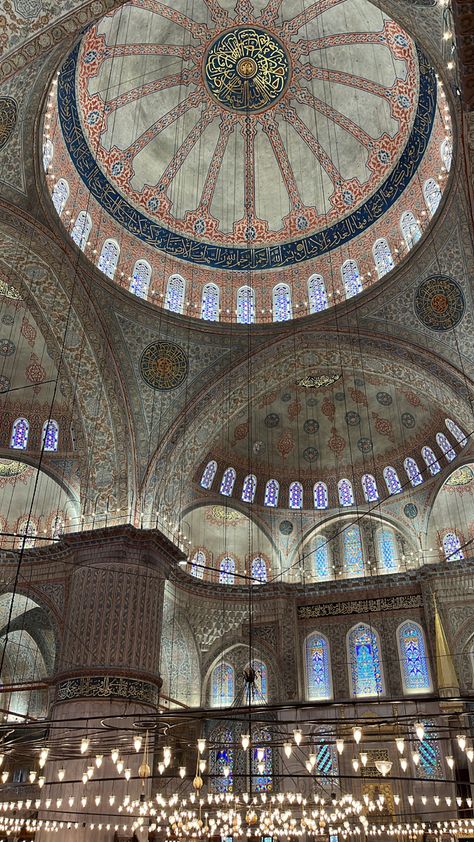 Shah Jahan Mosque, Sultan Ahmed Mosque, Sultan Qaboos Grand Mosque, Blue Mosque Istanbul, Sultan Qaboos, Golden Dome, Visit Istanbul, Sheikh Zayed Grand Mosque, Blue Roof