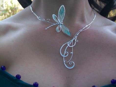 Dragonfly Torque Dragonfly Jewelry, Dragonfly Necklace, A Necklace, Diy Schmuck, Bijoux Diy, Dragonflies, Pretty Jewellery, Wire Wrapped Jewelry, Wire Jewelry