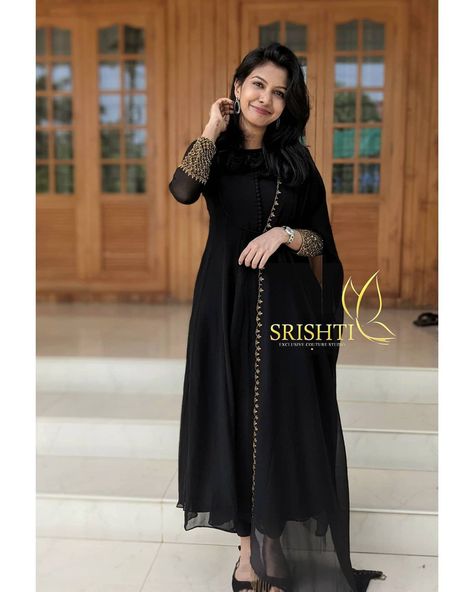 Long Gown Design, Casual Frocks, Churidar Designs, Anarkali Dress Pattern, Simple Kurta Designs, Simple Kurti Designs, Long Kurti, Frock For Women, Kurti Designs Latest