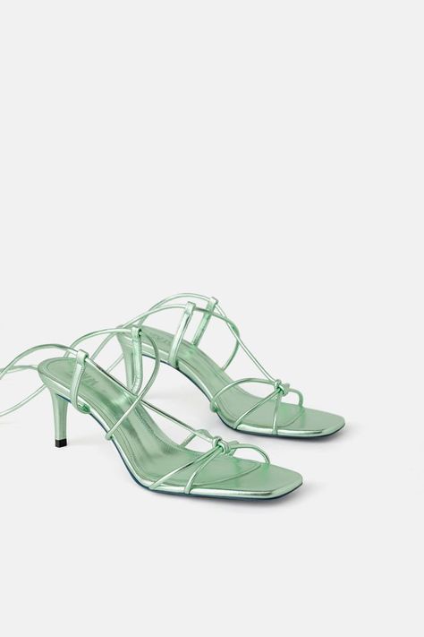 Zara Metal Leather Mid-Heel Shoes Zara Fall, Zara Heels, Fall Booties, Green Sandals, Mid Heel Shoes, Metallic Look, Saint Laurent Paris, Carrie Bradshaw, Sweaters And Jeans