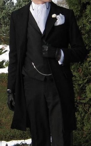 Masquerade Suit, Clothes Have No Gender, Gideon Lightwood, Masquerade Outfit Ideas, Yule Ball Outfits, Butler Outfit, Masquerade Outfit, Victorian Men, Vampire Clothes