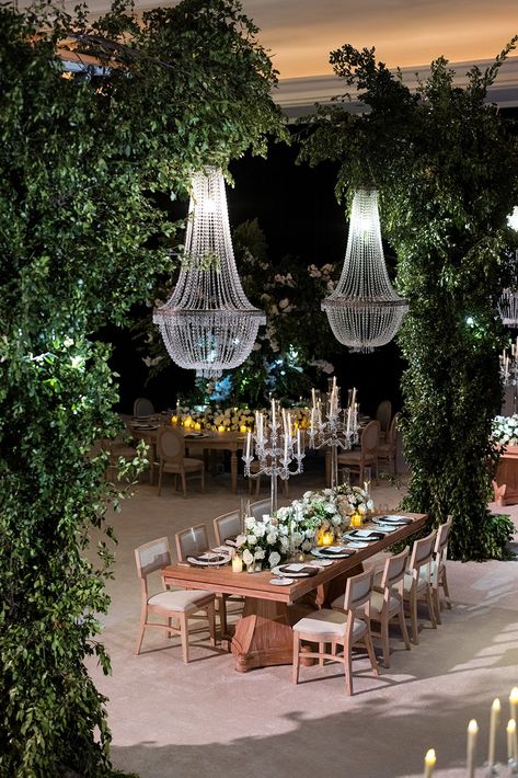 LUXE WEDDING AT WYNN LAS VEGAS — Las Vegas Wedding Planner Andrea Eppolito Andrea Eppolito, Classic Vegas, Royal Films, Old Vegas, Floral Installations, Wynn Las Vegas, Rooftop Wedding, Las Vegas Wedding, Beacon Of Light