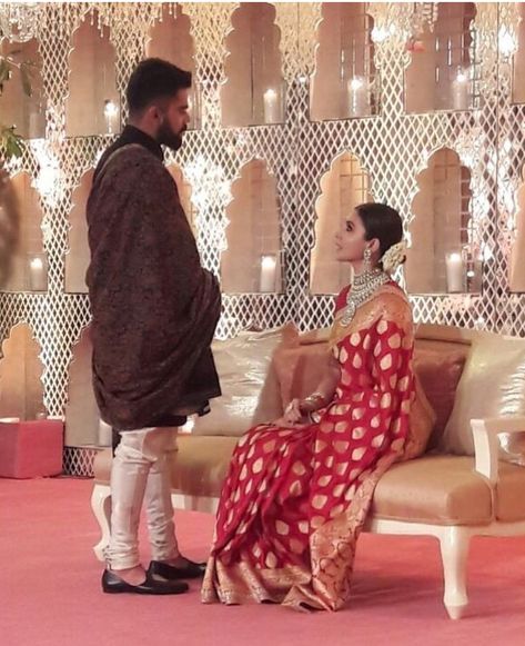 Smart Architecture, Virat Kohli And Anushka Sharma, Anushka Sharma Virat Kohli, Bollywood Sarees Online, Zareen Khan, Anushka Sharma And Virat, Virat Kohli And Anushka, Reception Outfits, Virat And Anushka